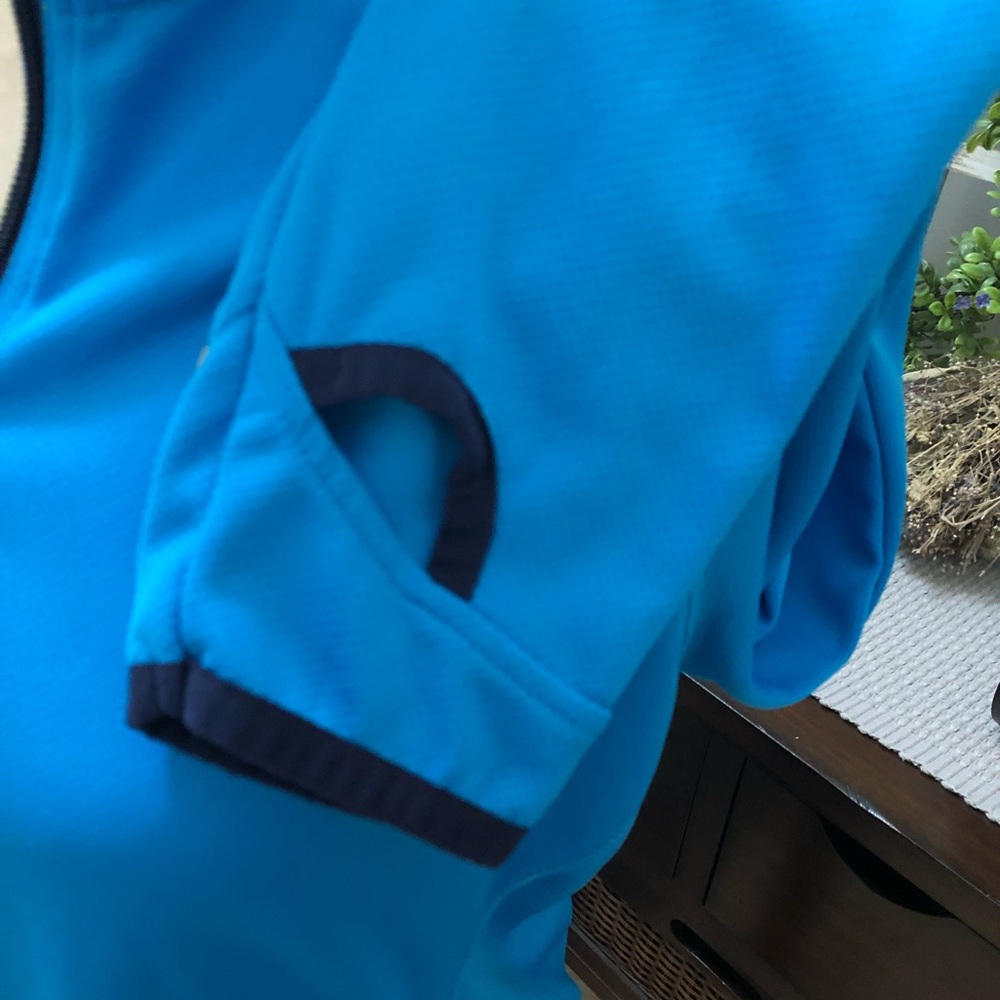 🌞 SPERRY Woman’s Athletic Top🌞 - Picture 6 of 8